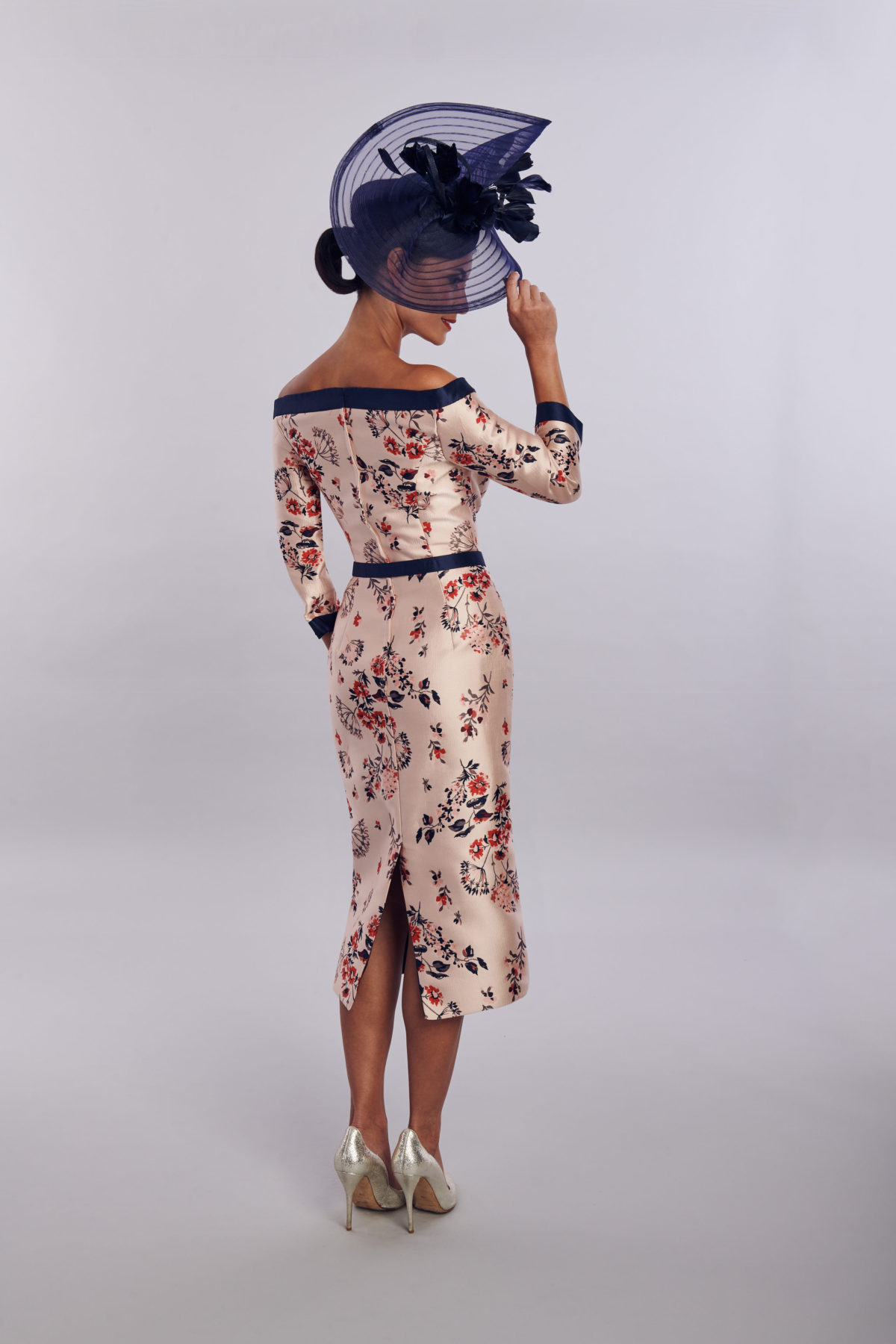 Sheath Modern Mother of the Bride Dress Off Shoulder Long Sleeve Print Sash Wedding Guest Dresss Tea Length Evening Gowns BC19424