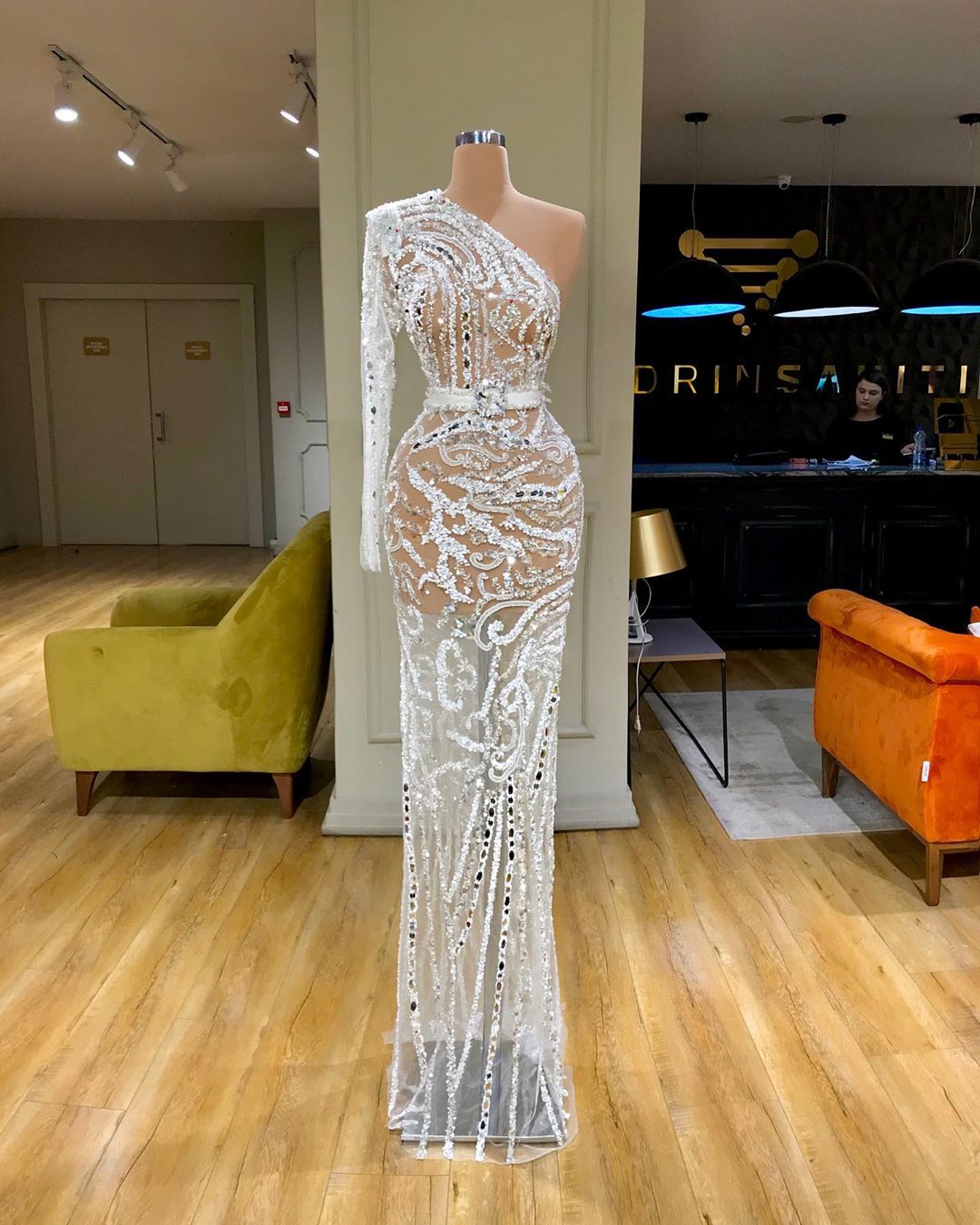 2020 Illusion Mermaid Prom Dresses One Shoulder Long Sleeve Sequins Beads Tulle Party Gowns Sweep Train Prom Gowns, Brown
2020 Illusion Mermaid Prom Dresses One Shoulder Long Sleeve Sequins Beads Tulle Party Gowns Sweep Train Prom Gowns, Brown