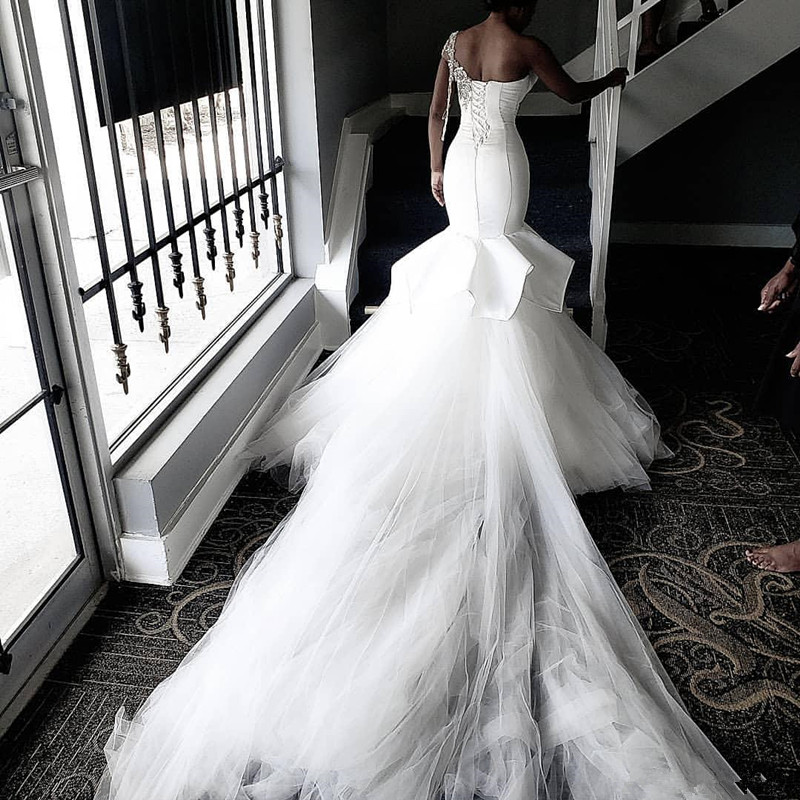 Beaded Fashion Mermaid Wedding Dresses One Shoulder Tiered Bridal Gowns Plus Size Chapel Train Satin Robes De Mari E
