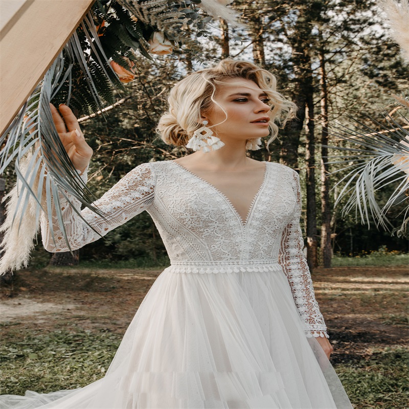 Sexy Backless Bohemia Long Sleeve Wedding Dresses V-neck Beach Bridal Gown Boho Lace Appliqued Ruched Tulle Sweep Train Vestidos De Novia