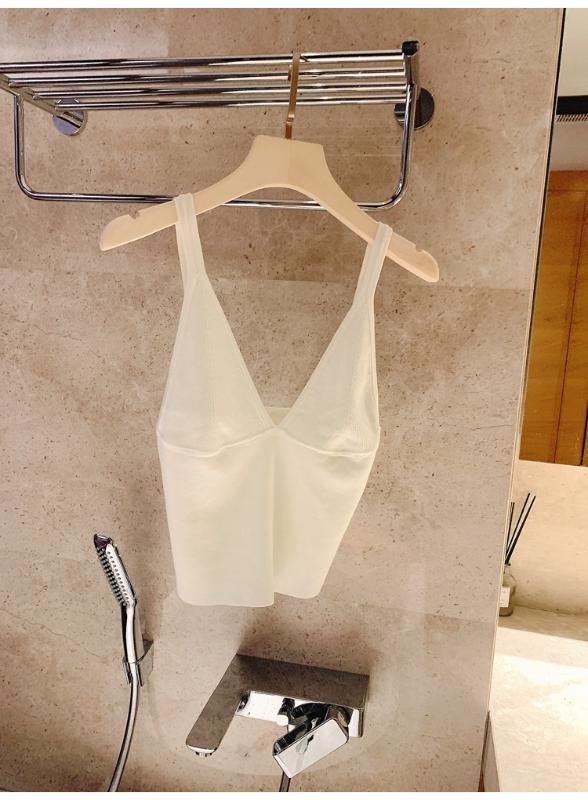 Tencel French Hong Kong style wear wild sexy careful machine V-neck black and white women' camisole
Tencel French Hong Kong style wear wild sexy careful machine V-neck black and white women' camisole