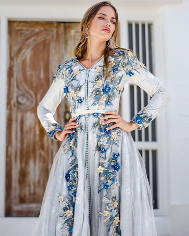 2020 Arabic Dubai Blue Prom Dresses V Neck 3D Floral Appliques Long Sleeve Evening Gowns A Line Sweep Train Special Occasion Dress
