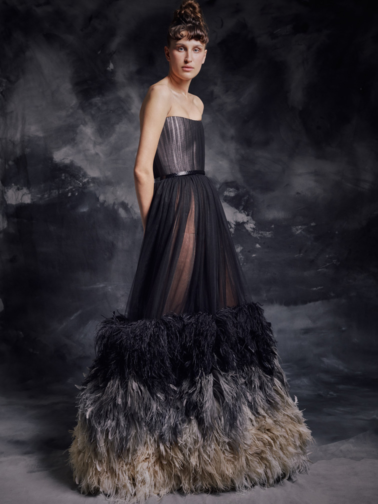 Modest Black A Line Evening Prom Dresses Lace Feather Sleeveless Strapless Party Dresses Sashes Floor Length robes de soirée