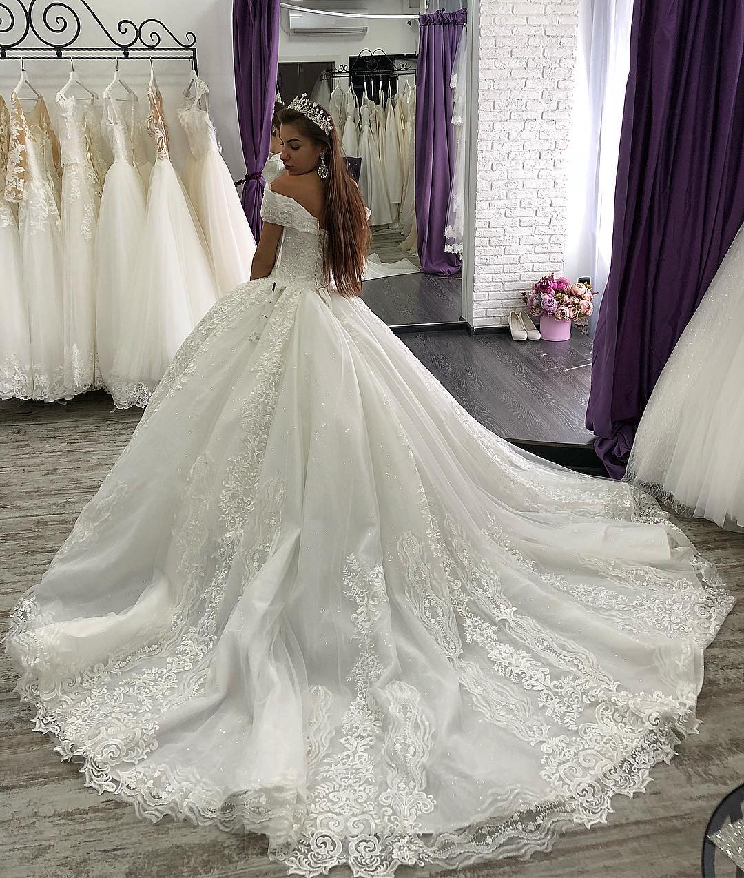 Luxury Lace Ball Gown Wedding Dresses With Cathedral Train Off Shoulder Lace Bridal Gowns Corset Back White Arabic Wedding Dress Plus Size