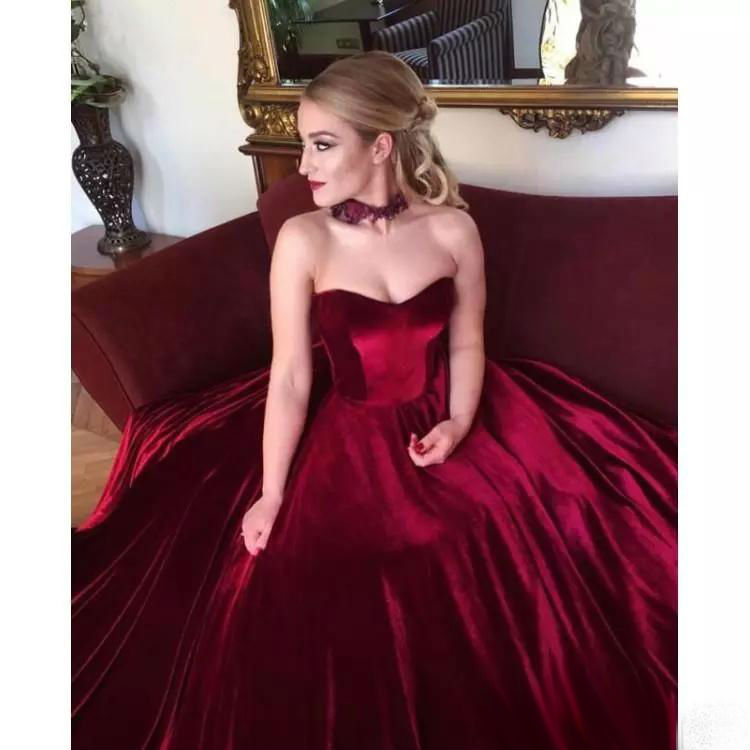 Elegant Burgundy Velvet Prom Dresses 2019 Sweetheart Sleeveless Long Evening Dress Fashion Sweep Train Bridal Gowns Formal Party Wear Cheap