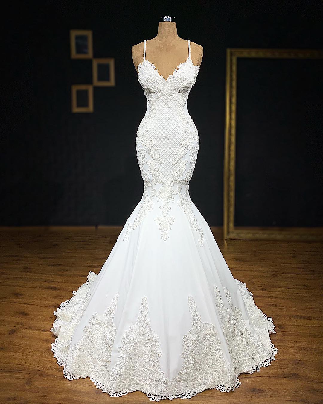Mermaid Beaded Chic Lace Wedding Dresses Spaghetti Straps V Neck Bridal Gowns Appliqued Sweep Train Trumpet Robe De Marie