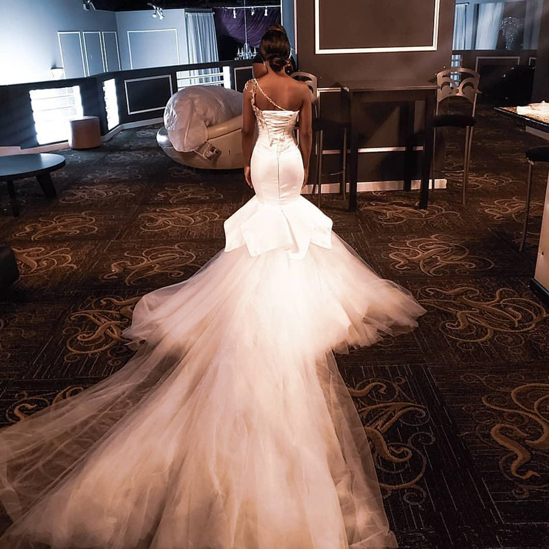 Beaded Fashion Mermaid Wedding Dresses One Shoulder Tiered Bridal Gowns Plus Size Chapel Train Satin Robes De Mari E