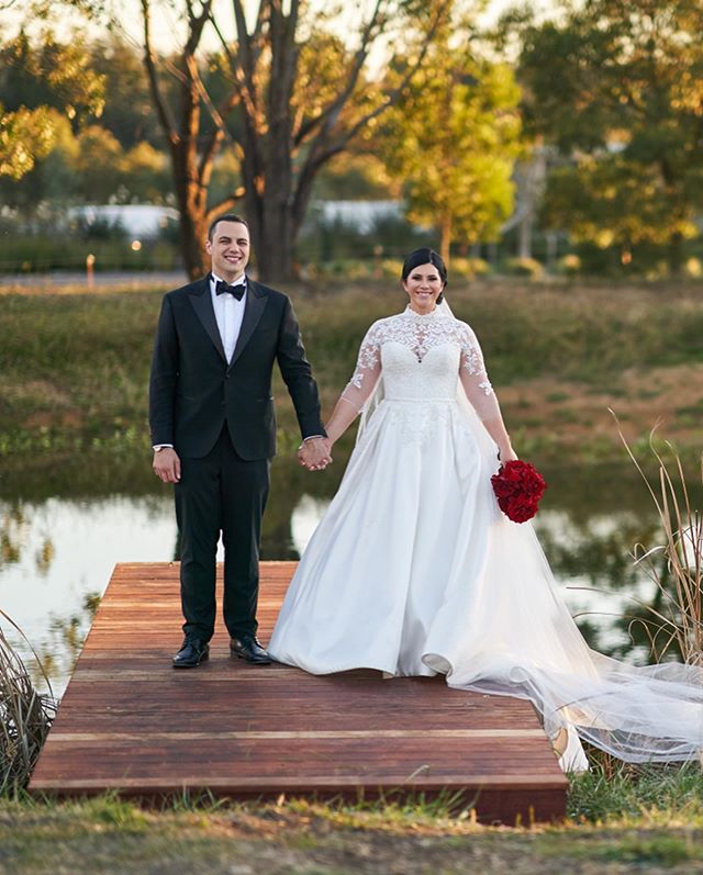 Plus Size Wedding Dresses High Neck Lace Appliques Satin A Line Country Bridal Gowns Sweep Train Custom Made Beach Wedding Dress