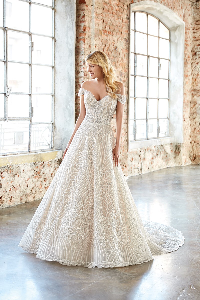 2020 A Line Wedding Dresses Portrait Lace Applique Sequins Rhinestone Wedding Dresses Sweep Train Bridal Gowns Vestidos De Novia