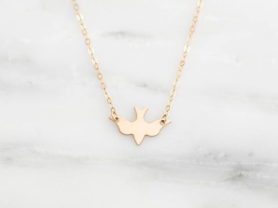 Tiny Soar Flying Bird pendant charm Necklace Peace Dove Necklace Little Swallow Baby Bird Necklaces Abstract Necklaces for Women Jewelry