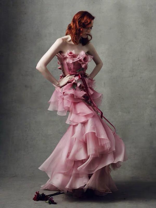 tailor shop evening gown dramatic dress two tone color dress seamstress shop for stage pink flower maker, As pic
tailor shop evening gown dramatic dress two tone color dress seamstress shop for stage pink flower maker, As pic