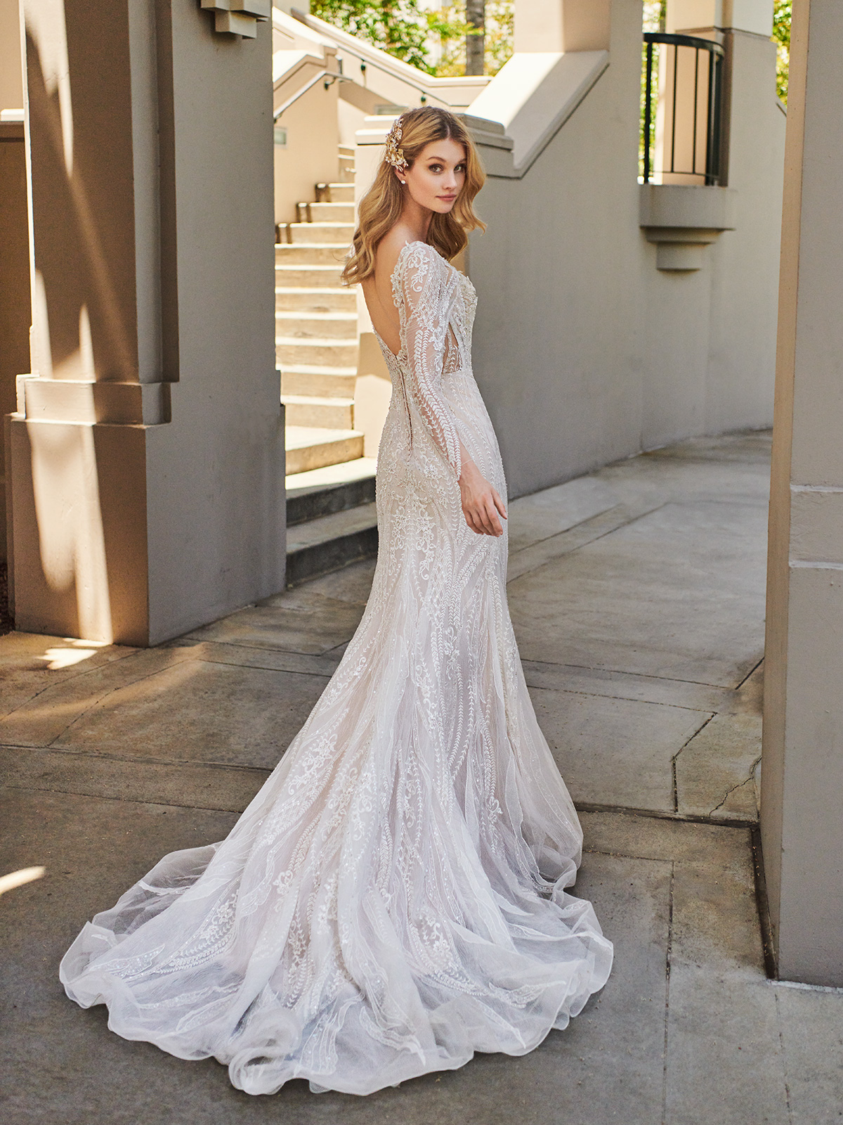 Long Sleeve Mermaid Wedding Dresses See Through Scoop Neck Lace Appliques Bridal Gowns Backless Sweep Train Plus Size Wedding Dress