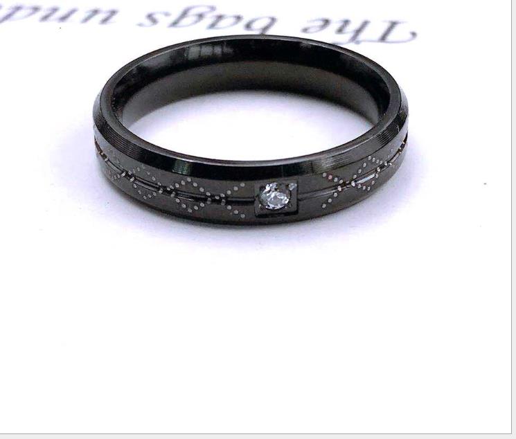 Japanese and Korean style trendsetter black diamond ring new simple black diamond titanium steel ring
