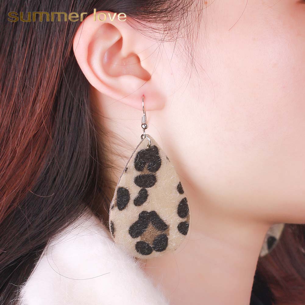 High Quality Waterdrop Cut Out Leopard Print Leather Dangle Earring for Women Fashion Silver Plated Hook Drop Earring Trendy Jewelry Gift
High Quality Waterdrop Cut Out Leopard Print Leather Dangle Earring for Women Fashion Silver Plated Hook Drop Earring Trendy Jewelry Gift