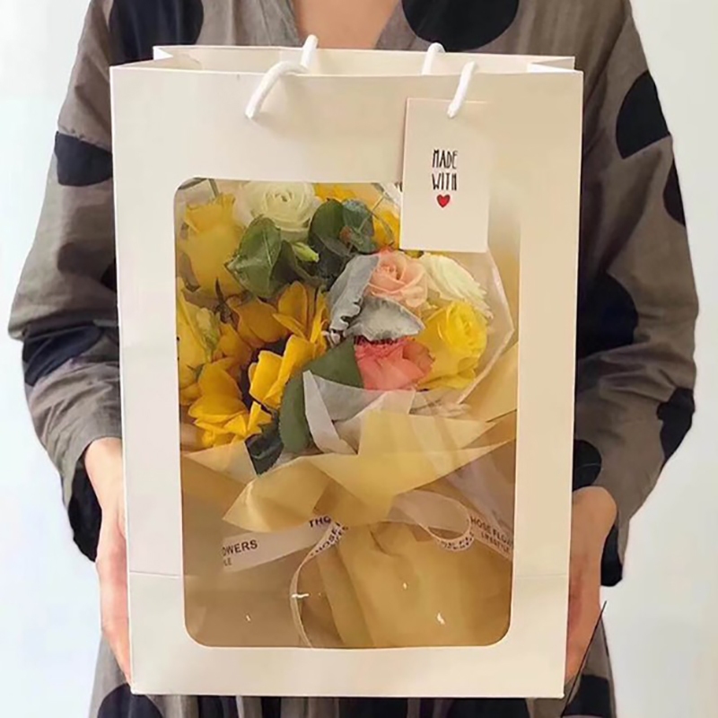 2020 Tote Gift Paper Bag With PVC Transparent Window Creative Birthday Wedding Party Flower Box Packaging
2020 Tote Gift Paper Bag With PVC Transparent Window Creative Birthday Wedding Party Flower Box Packaging