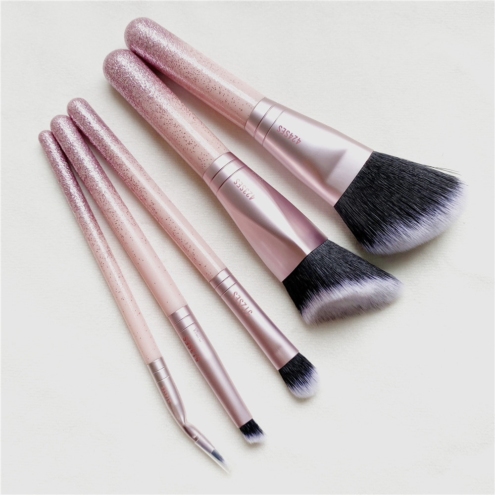 NEW Collection Advanced Brusk Kit - LUXE Pink Holiday 2020 - Dazzle on-go Travel Makeup Brush Set
NEW Collection Advanced Brusk Kit - LUXE Pink Holiday 2020 - Dazzle on-go Travel Makeup Brush Set