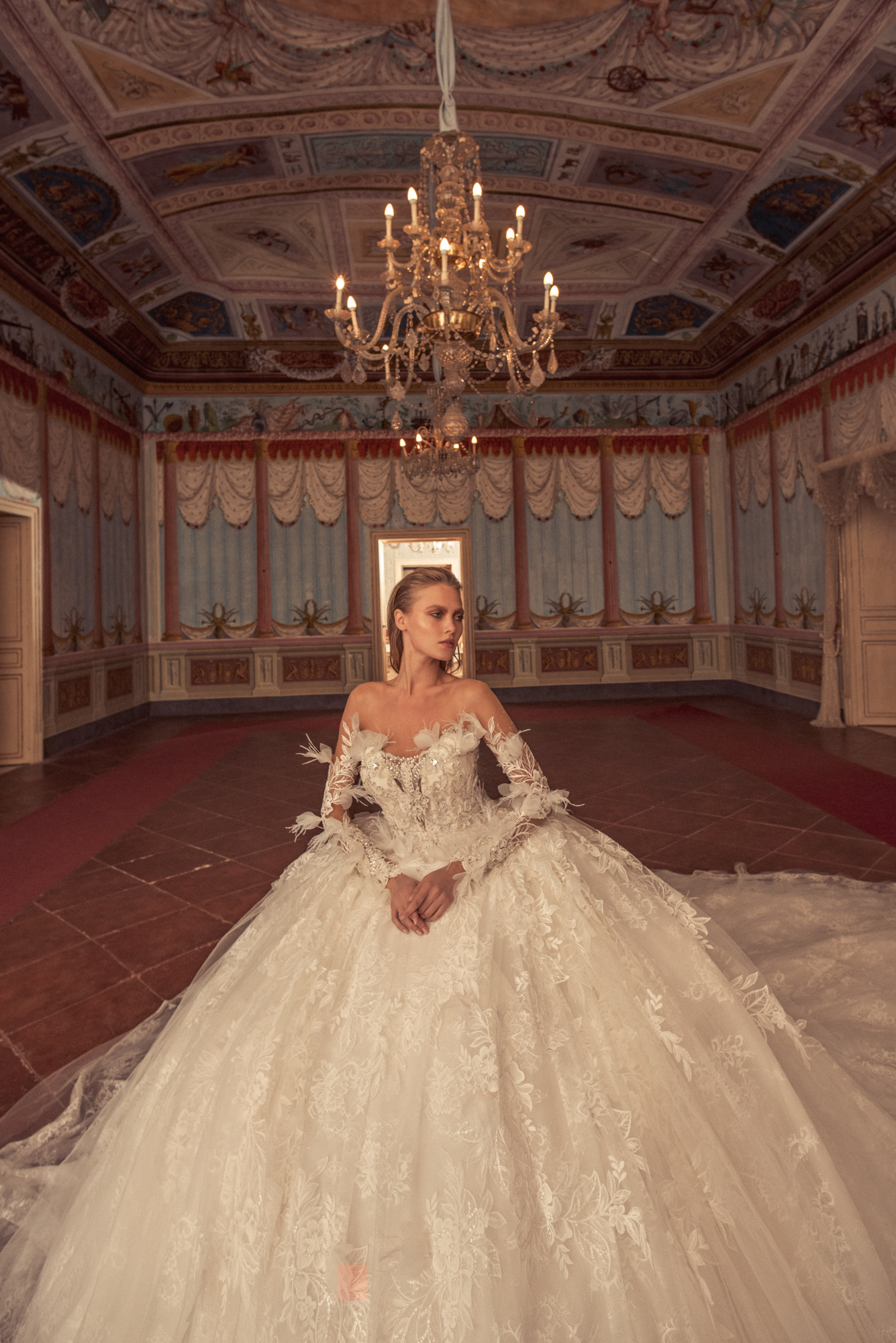 2019 Julia Kontogruni Vintage Wedding Dresses Off The Shoulder Lace 3D Floral Flower Luxury Country Wedding Dress Feather Luxury Bridal Gown