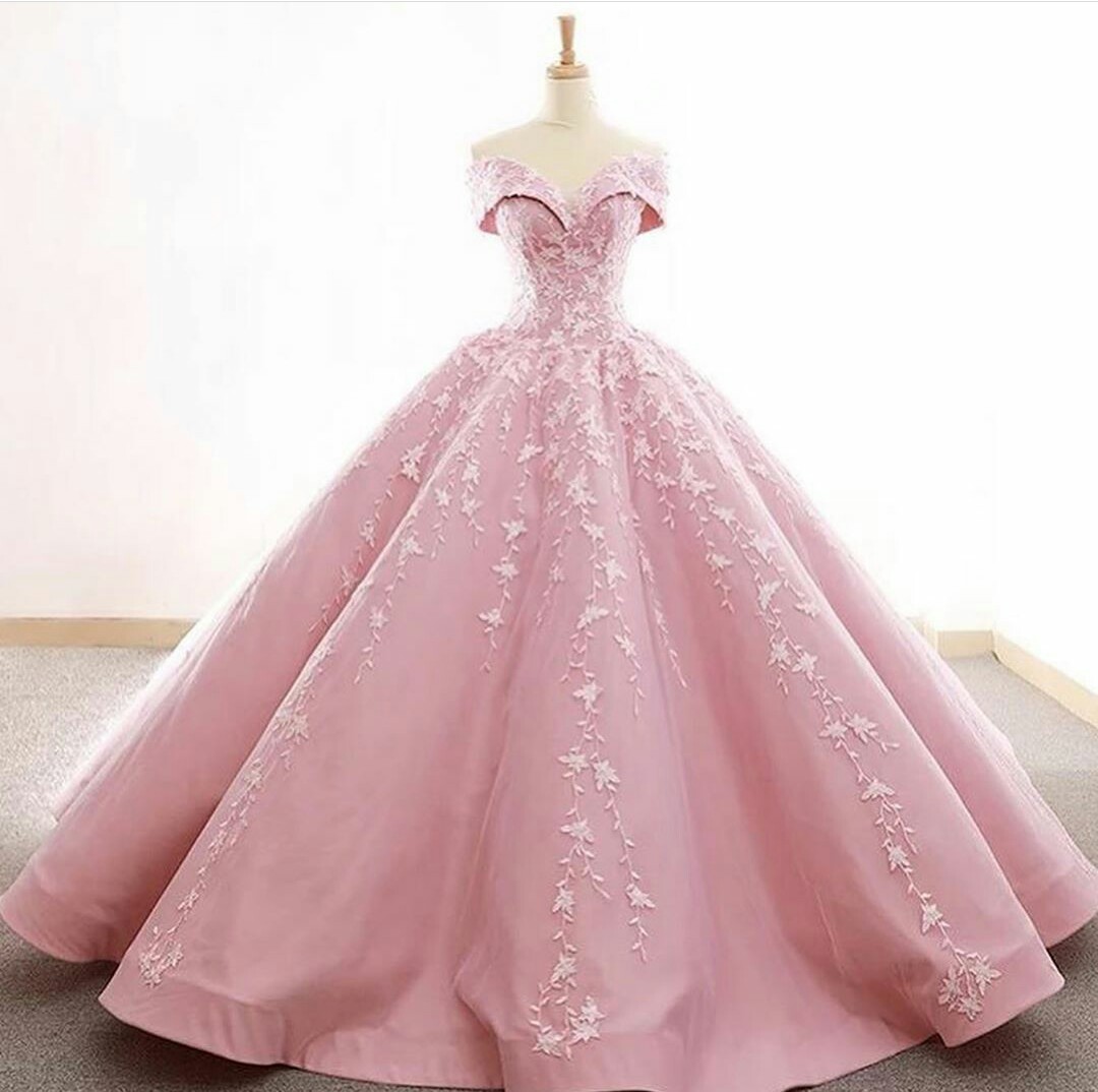 Gorgeous Pink Evening Dresses Off The Shouder Lace Appliqued Ball Gown Prom Dress Custom Made Arabic Quinceanera Party Gowns