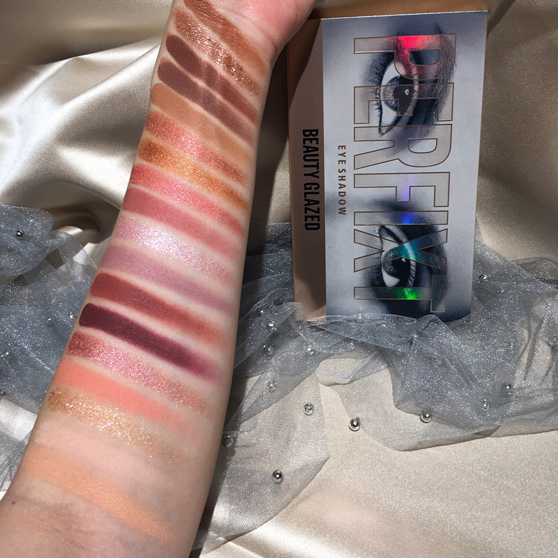 Beauty Glazed 18 color new eye shadow ins multicolored Desert Rose Eye Shadow mashed potato, Black
Beauty Glazed 18 color new eye shadow ins multicolored Desert Rose Eye Shadow mashed potato, Black