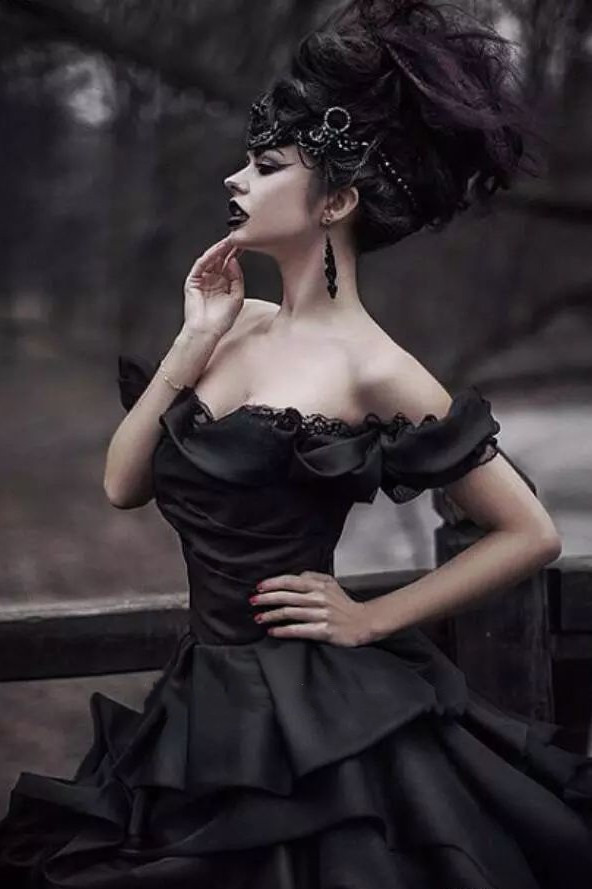 Vintage Black Ball Gown Wedding Dresses Off The Shoulder Full Length Long Cascading Ruffles And Ruched Gothic Bridal Gowns 2022 Medieval Vampire Bride
