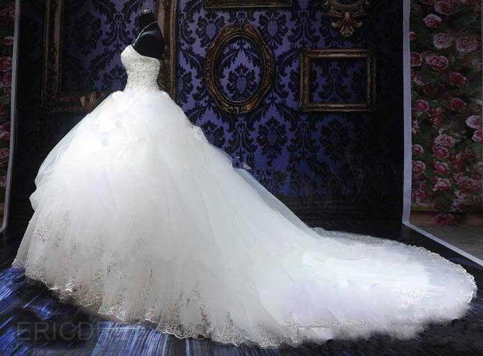 A Line Wedding Dresses Sweetheart Gold Lace Appliques Crystal Pearls Sleeveless Tiered Corset Back Arabic Plus Size Bridal Gowns