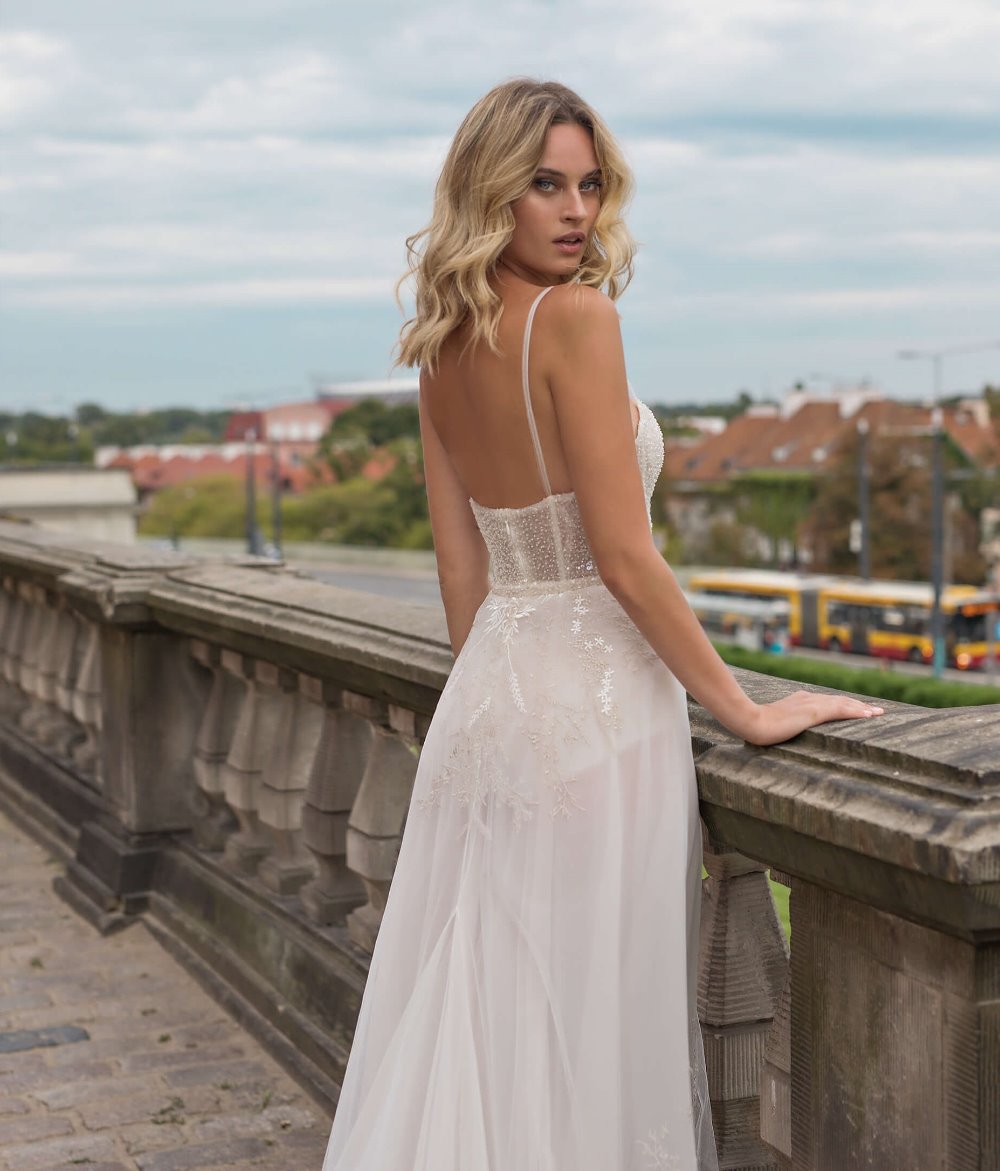 Berta Glamorous Sequined Wedding Dresses Square Neck D Appliqued Side Split Bridal Gowns Plus Size Sweep Train Tulle Robes De Mari E