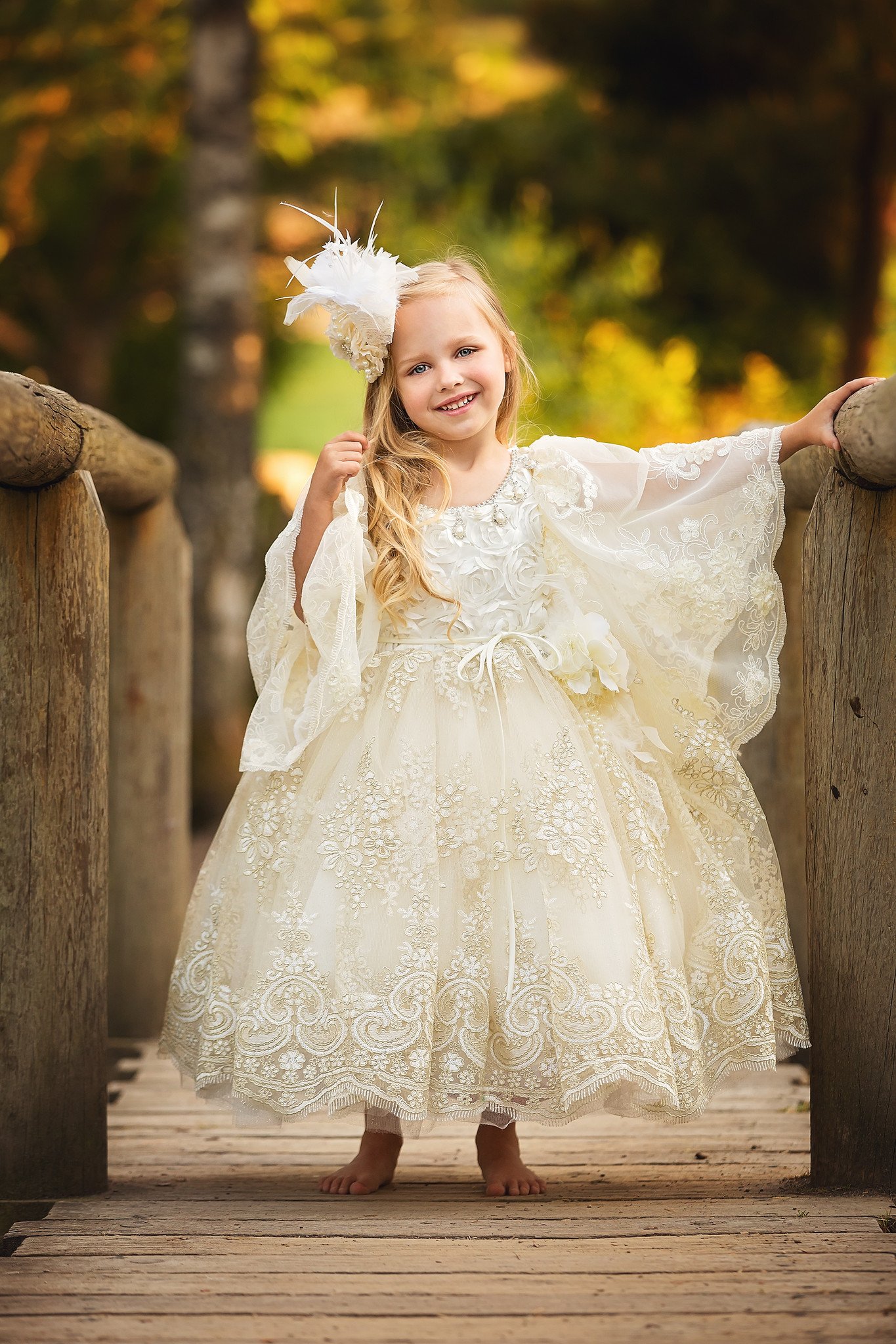2019 Cute Flower Girl Dresses Jewel Neck Long Bell Sleeves A Line Ankle Length Girls Birthday Party Gowns Custom Lace Kids Formal Wear