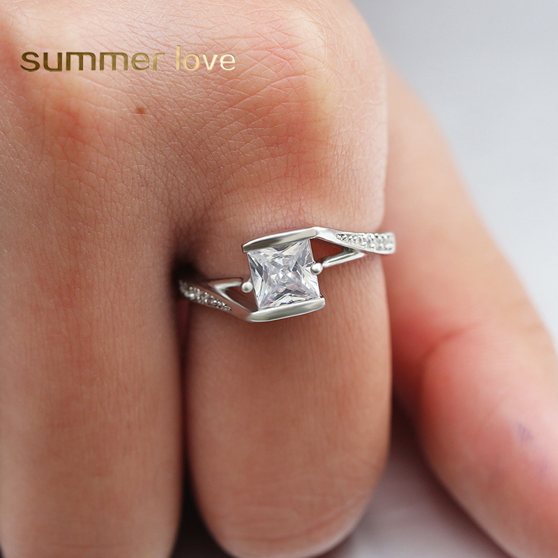 High Quality Creative Simple Square Zircon Ring for Women Shinning Crystal Inlay Sliver Finger Ring Jewelry
High Quality Creative Simple Square Zircon Ring for Women Shinning Crystal Inlay Sliver Finger Ring Jewelry