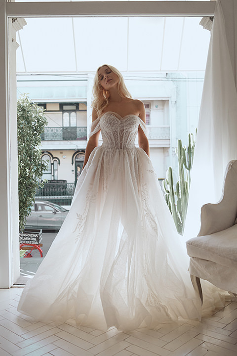 Pallas Couture 2020 Wedding Dress Detachable Long Sleeve Off The Shoulder Lace Beads Vestido De Noiva Boho Wedding Dresses Bridal Gowns