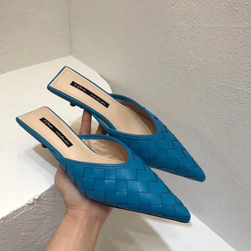 Pointed Toe Women Slippers Weave Design Thin Low Heels Slip On Fashion Blue Shoes Outdoor Causal Slides Slippers Mules Shoes, Black
Pointed Toe Women Slippers Weave Design Thin Low Heels Slip On Fashion Blue Shoes Outdoor Causal Slides Slippers Mules Shoes, Black