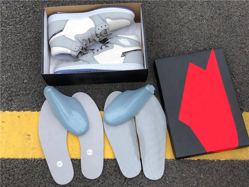 2020 Release X 1 High OG 1S Expensive High Sneakers Mens Womens Low Basketball Shoes With Original Box C N8607-002 D US
2020 Release X 1 High OG 1S Expensive High Sneakers Mens Womens Low Basketball Shoes With Original Box C N8607-002 D US