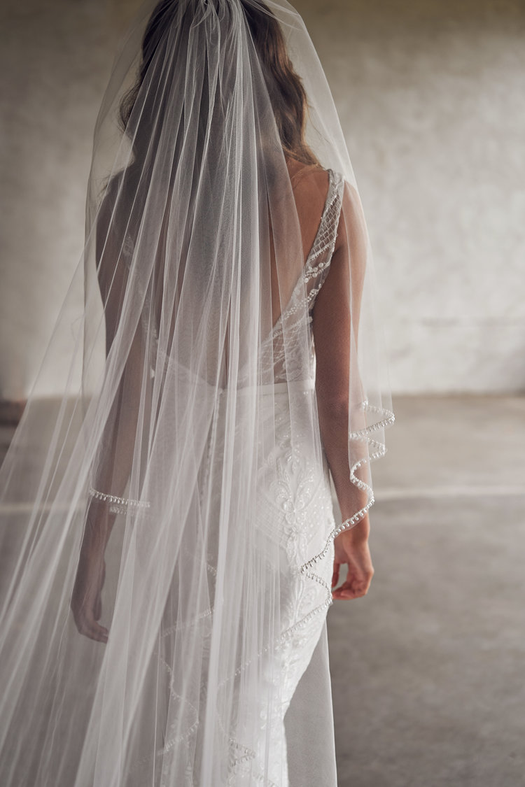 Latest Bohemian Mermaid Dresses Lace Appliques Beading Front Split Bridal Gowns Backless Beach Wedding Dress with Matching Veil