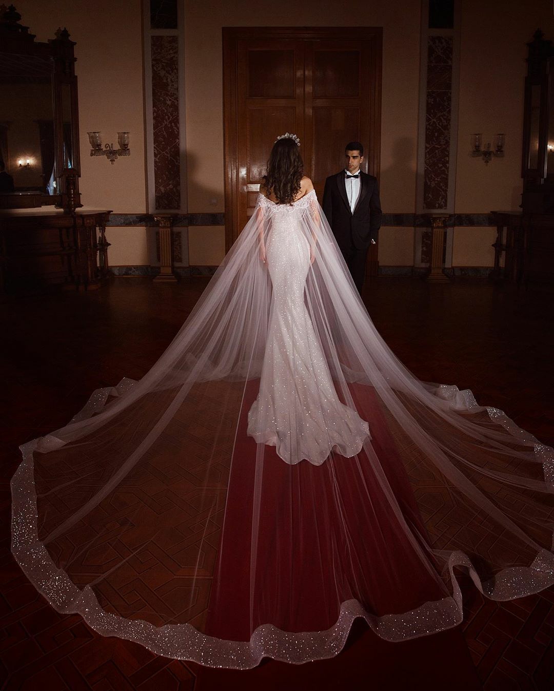 2020 Arabic Mermaid Wedding Dresses with Off Shoulder Long Wrap Luxurious Sequined Tassels Bridal Dress Vintage Crystals Wedding Gowns