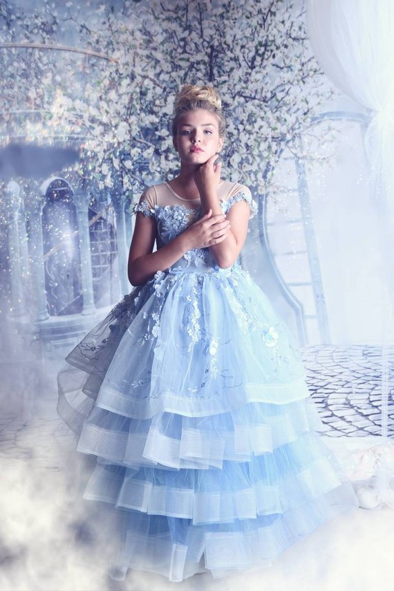 Blue Girls Pageant Dress A Line Jewel Neck Short Sleeve Tiered Skirts Lace Flower Girl Dresses Custom Luxury Appliqued Birthday Party Gowns
