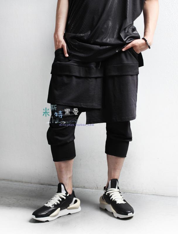 2018 NEW Men's clothing Hair Stylist fashion Irregular double deck splicing Capri pants culottes Plus size costumes 27-44, Black
2018 NEW Men's clothing Hair Stylist fashion Irregular double deck splicing Capri pants culottes Plus size costumes 27-44, Black