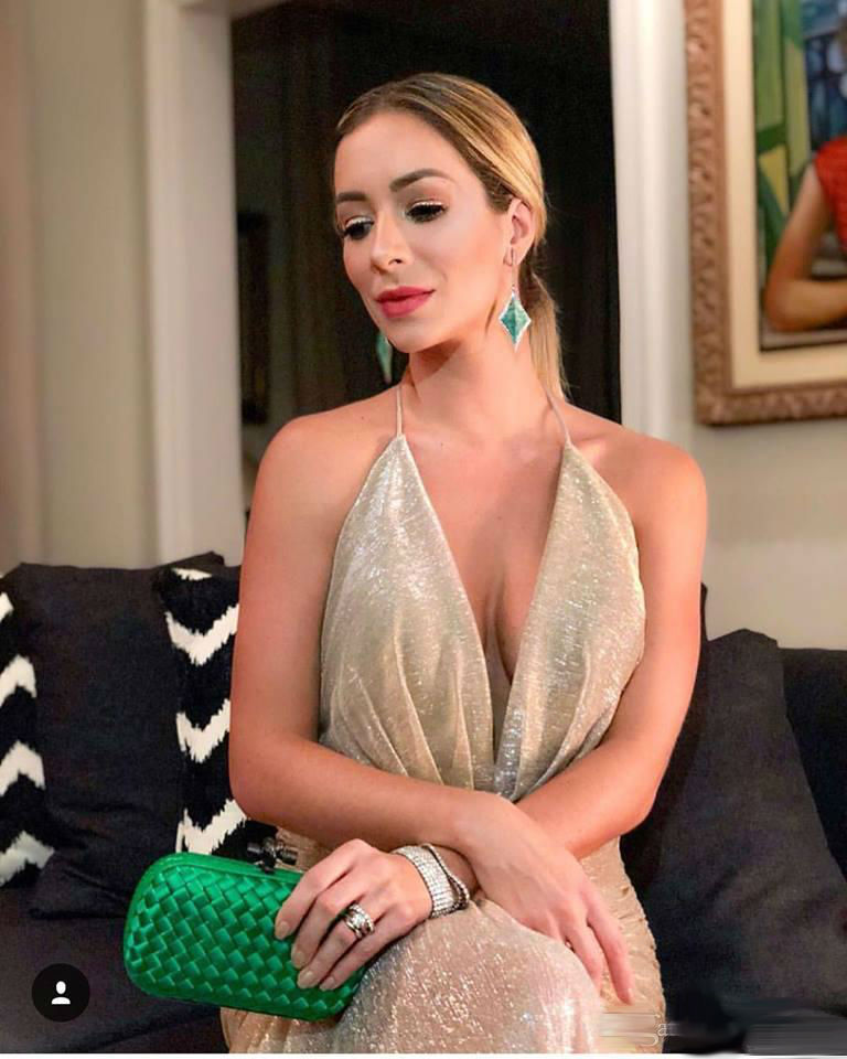 Luxury Gold Sequined Prom Dresses Sexy Halter Neck Pleats Backless Evening Dress Cheap Formal Party Gowns Custom Made