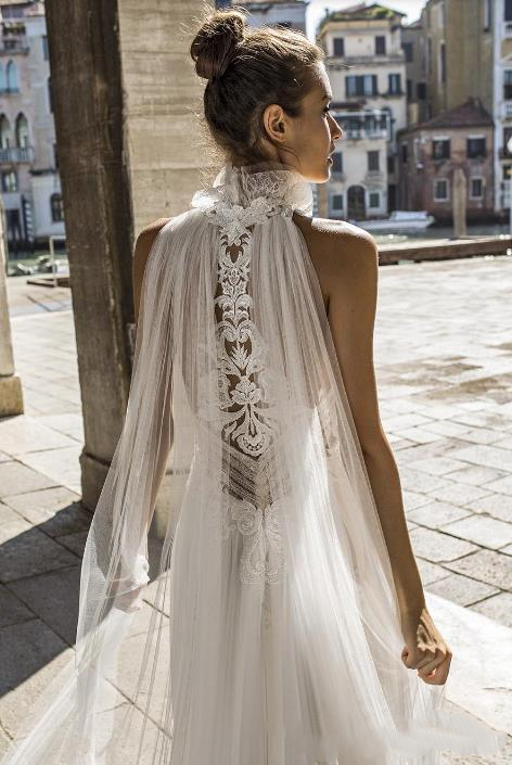 Delicate A Line Wedding Dresses Boho Country Lace Appliqued Sweep Train Beach Wedding Dress High Neck Western Bridal Gowns