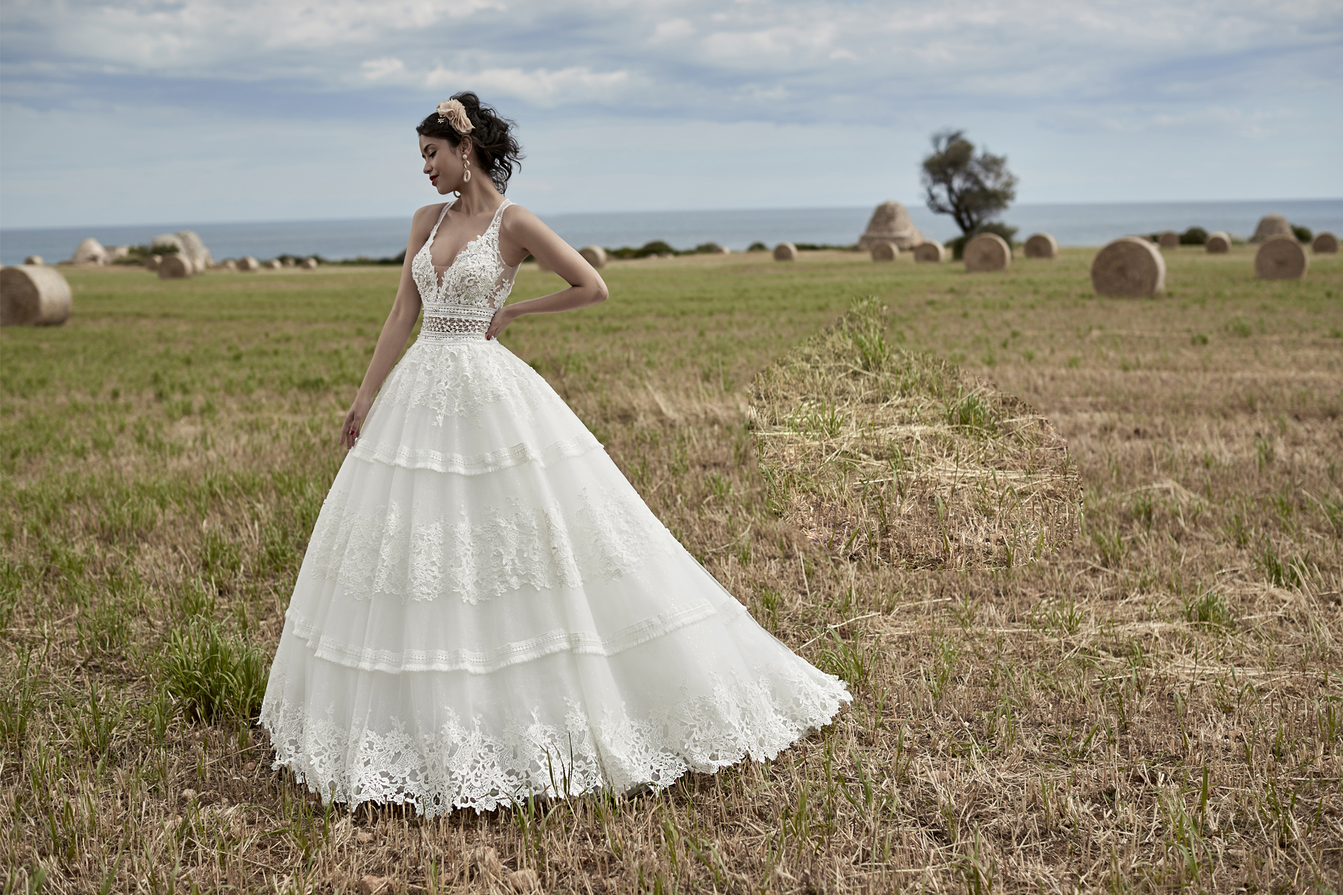 2020 Bohemian Bridal Dresses V Neck Appliqued Beaded Sleeveless Wedding Dress Ruffle Sweep Train Tiered Custom Made Beach Robes De Mariée
