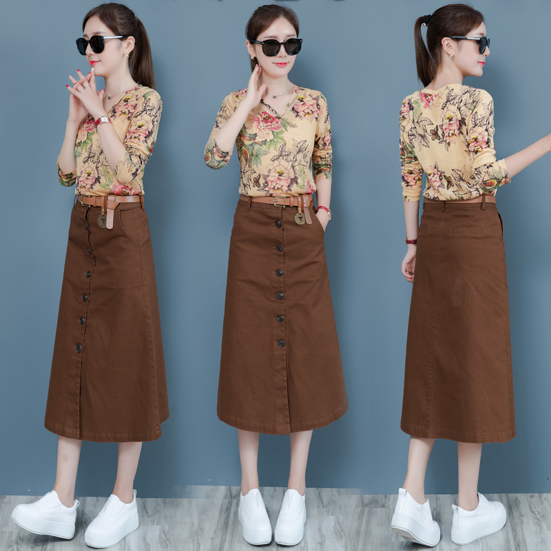 Set female new 2018 autumn woman two-piece fashion temperament flower V-neck bottoming shirt + casual elegant skirt
Set female new 2018 autumn woman two-piece fashion temperament flower V-neck bottoming shirt + casual elegant skirt