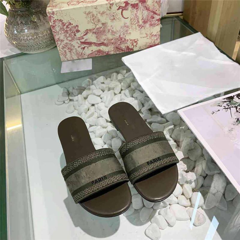 New Paris luxury womens slippers Flip flop Fashion Able Embroidered Slippers, popular designer Lady canvas slippers loafer With box EU35-42
New Paris luxury womens slippers Flip flop Fashion Able Embroidered Slippers, popular designer Lady canvas slippers loafer With box EU35-42