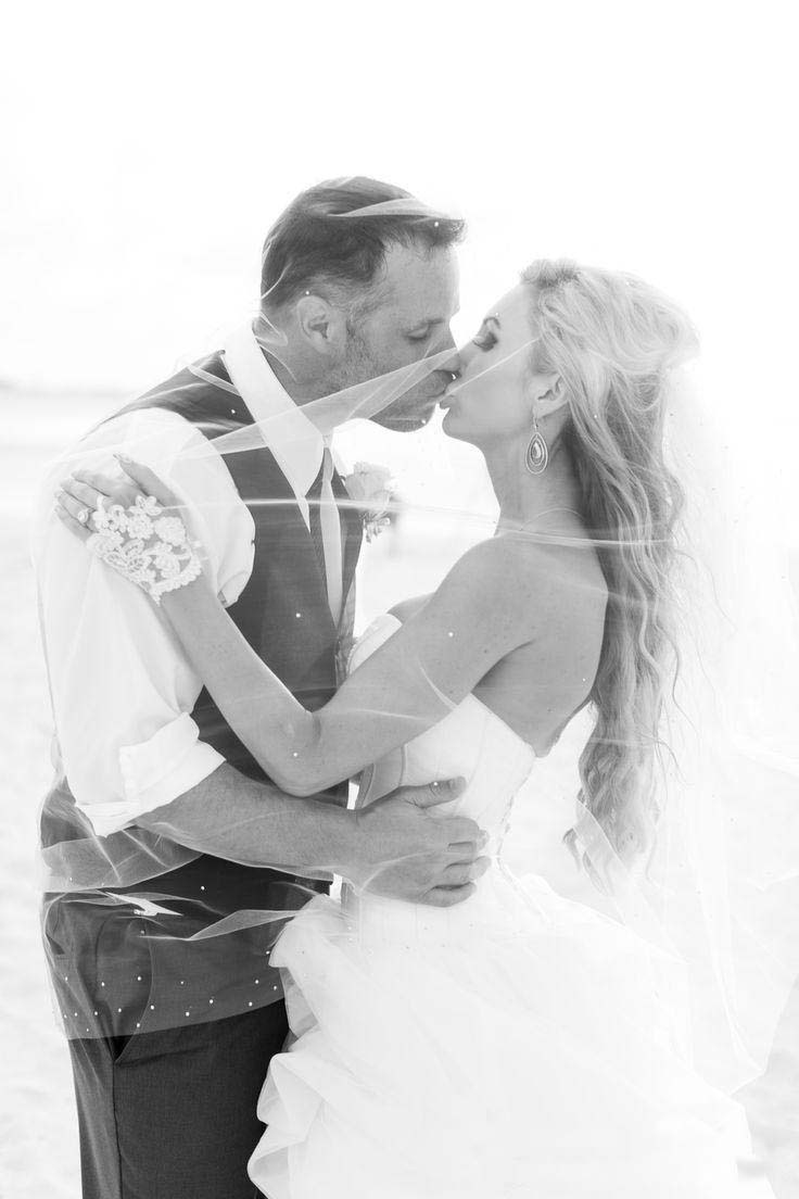 New White Sweetheart Short Dresses With Gorgeous Pickups Figure Flattering Corset Bubble Romantic Beach Wedding Gowns 0521