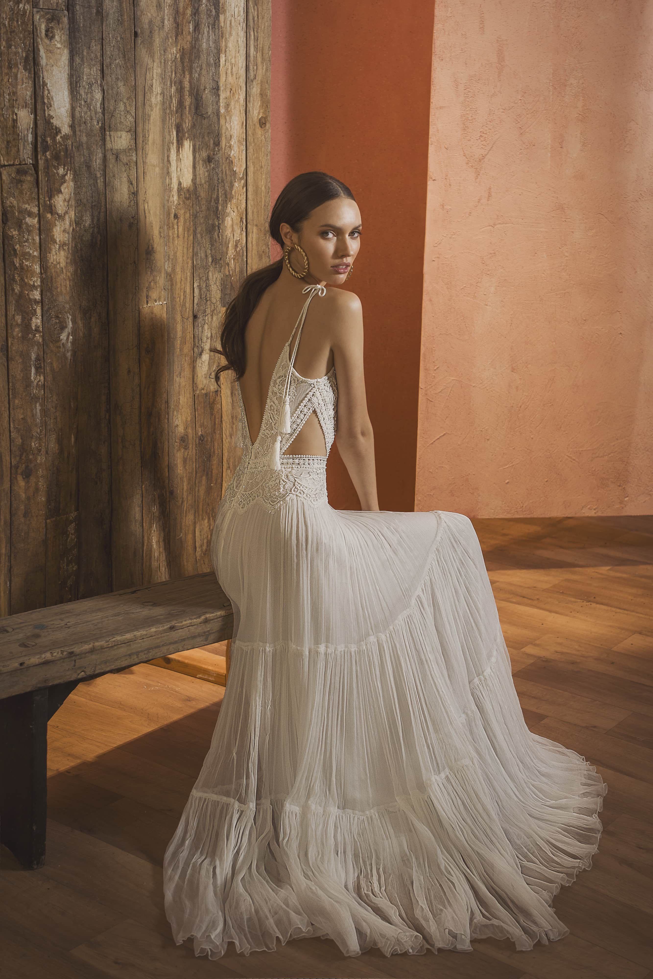 Vintage Bohemian A Line Wedding Dresses Elegant Spahetti V Neck Backless Wedding Dress Lace Appliqu Bridal Gown