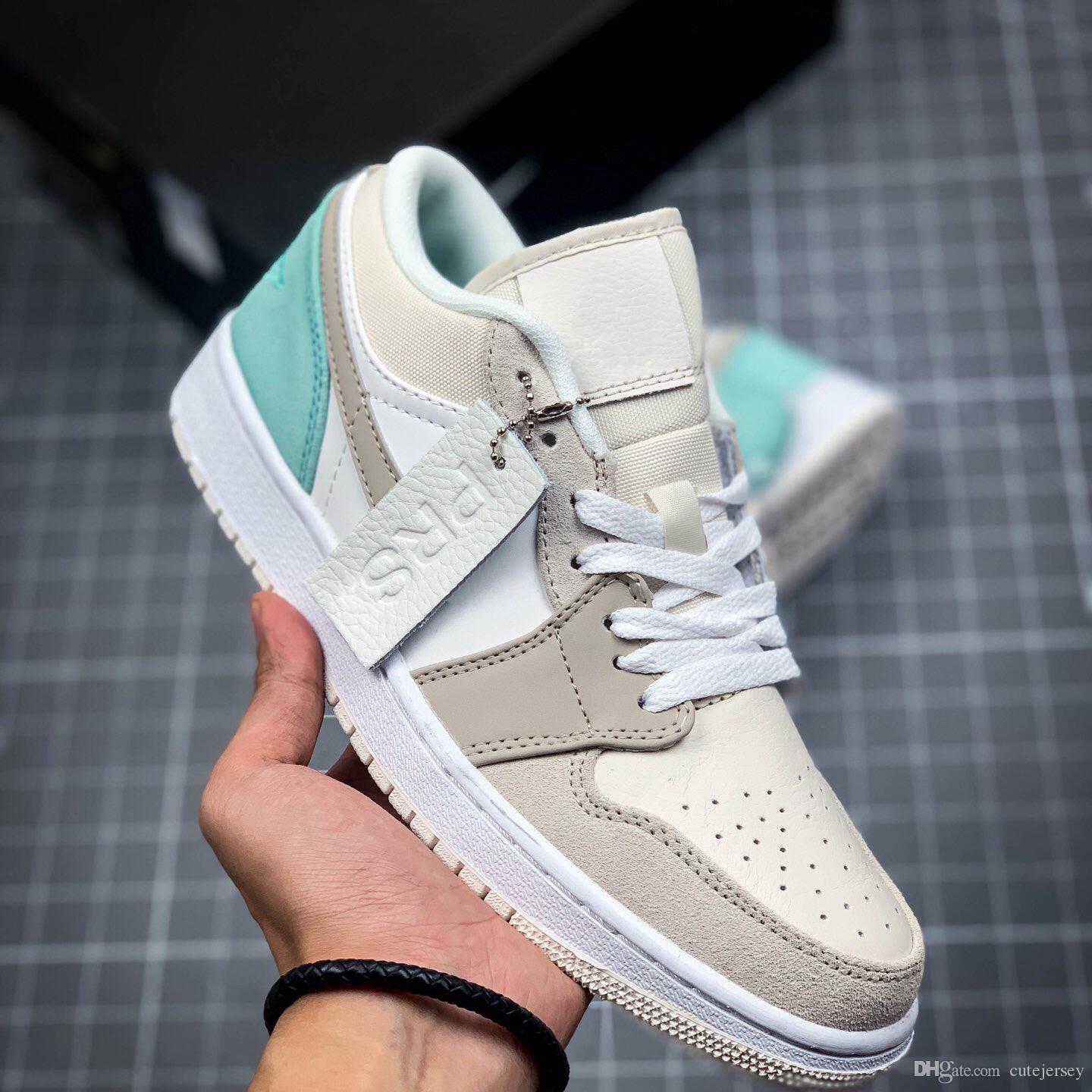 2020 New 1 1s Low Paris Jumpman Mens Basketball Shoes For Women Misty Blue Light Grey Sports Suede Trainers Sneakers des Chaussures
2020 New 1 1s Low Paris Jumpman Mens Basketball Shoes For Women Misty Blue Light Grey Sports Suede Trainers Sneakers des Chaussures