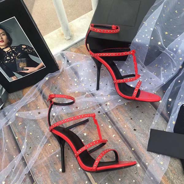 2020 Top quality luxury Designer style Genuine leather Thrill Heels Women Unique Letters rivet Sandals Dress Wedding Shoes Sexy shoes 34-42, Black
2020 Top quality luxury Designer style Genuine leather Thrill Heels Women Unique Letters rivet Sandals Dress Wedding Shoes Sexy shoes 34-42, Black