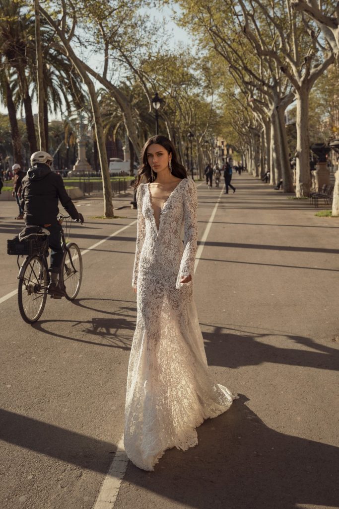 Julie Vino Mermaid Wedding Dresses Deep V Neck Lace Appliques Bridal Gowns Sexy Backless Long Sleeve Sweep Train Beach Wedding Dress