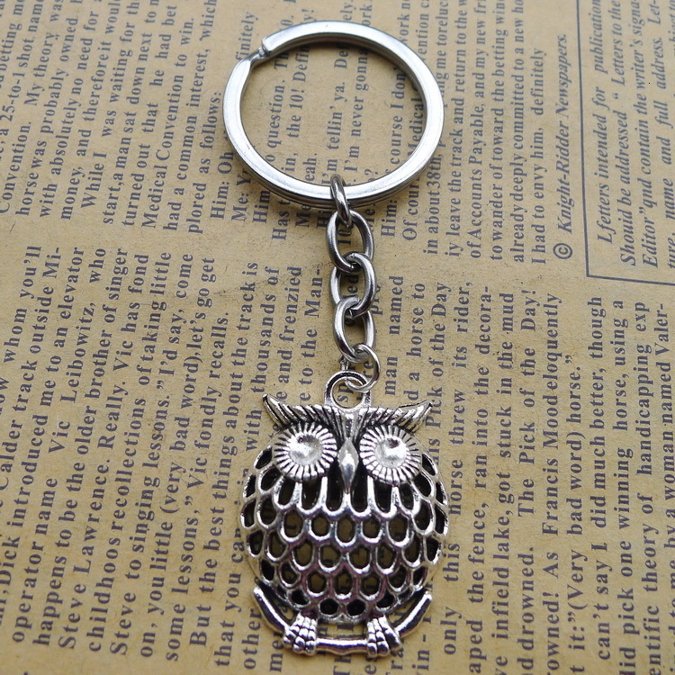 Alloy Owl Key Buckle Lobster Pendant Buckle Ancient Silver Ornaments Parts 
Alloy Owl Key Buckle Lobster Pendant Buckle Ancient Silver Ornaments Parts