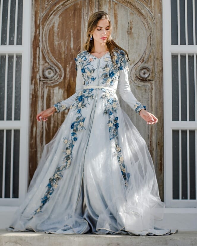 2020 Arabic Dubai Blue Prom Dresses V Neck 3D Floral Appliques Long Sleeve Evening Gowns A Line Sweep Train Special Occasion Dress