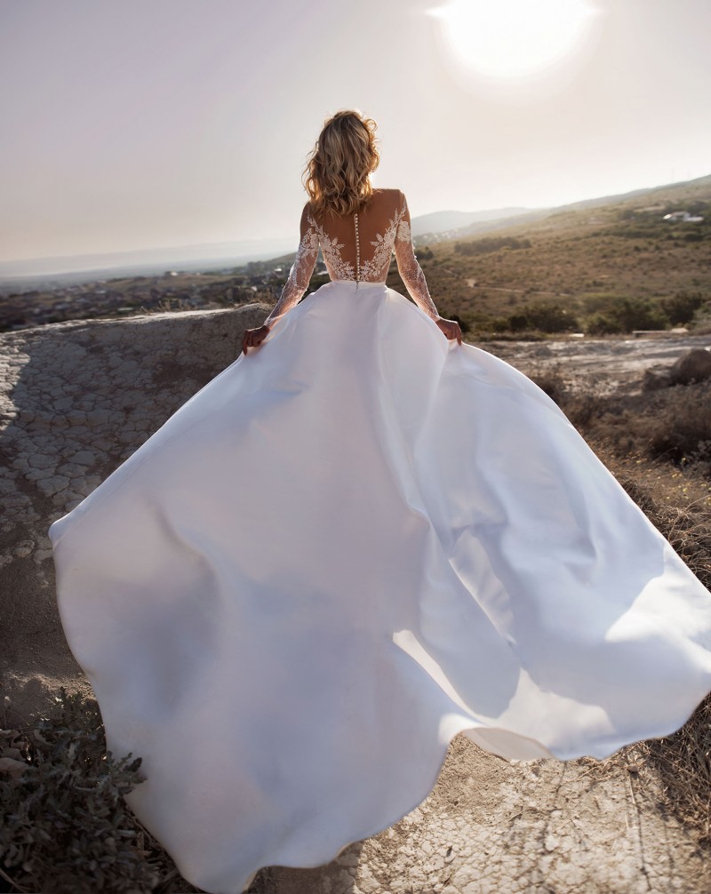 Newest Anna Kuznetcova Simple A Line Wedding Dresses Jewel Long Sleeve Lace Applique Wedding Gowns Sweep Train robe de mariée