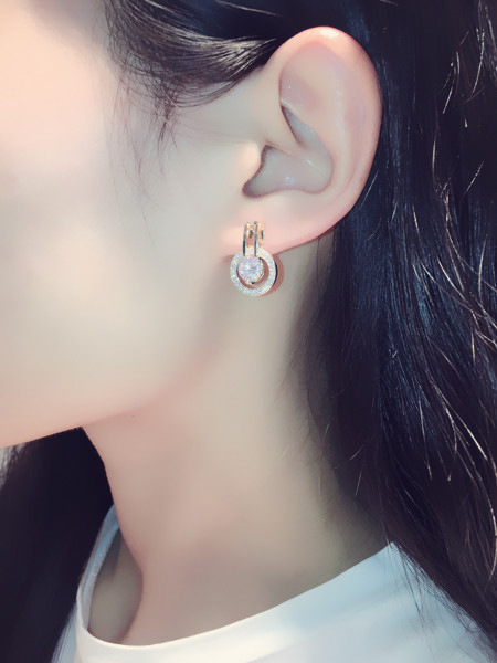 Wholesale-ew ins trendy fashion luxury designer diamond zircon circle stud earrings for woman girls s925 silver pin gold silver
Wholesale-ew ins trendy fashion luxury designer diamond zircon circle stud earrings for woman girls s925 silver pin gold silver