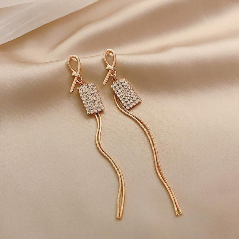 S991 Hot Fashion Jewelry S925 Silver Post Squre Rhinstone Eardrop Earrings Long Tassels Dangle Stud Earrings
S991 Hot Fashion Jewelry S925 Silver Post Squre Rhinstone Eardrop Earrings Long Tassels Dangle Stud Earrings